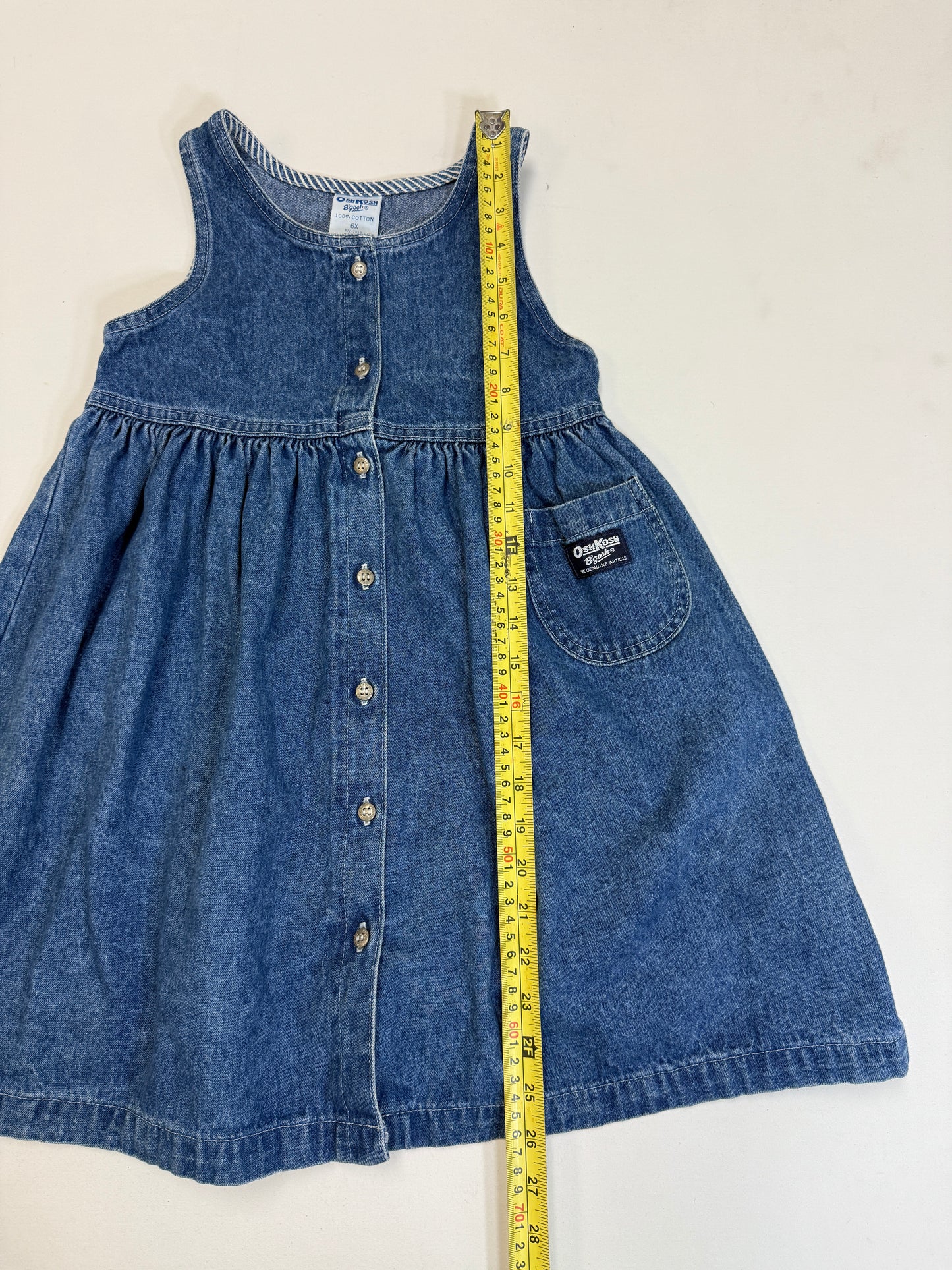 90s 2000' Kids Vintage OshKosh Bgosh Front Open Button Up Light Denim Casual Dress / 5T 6y / Made in USA