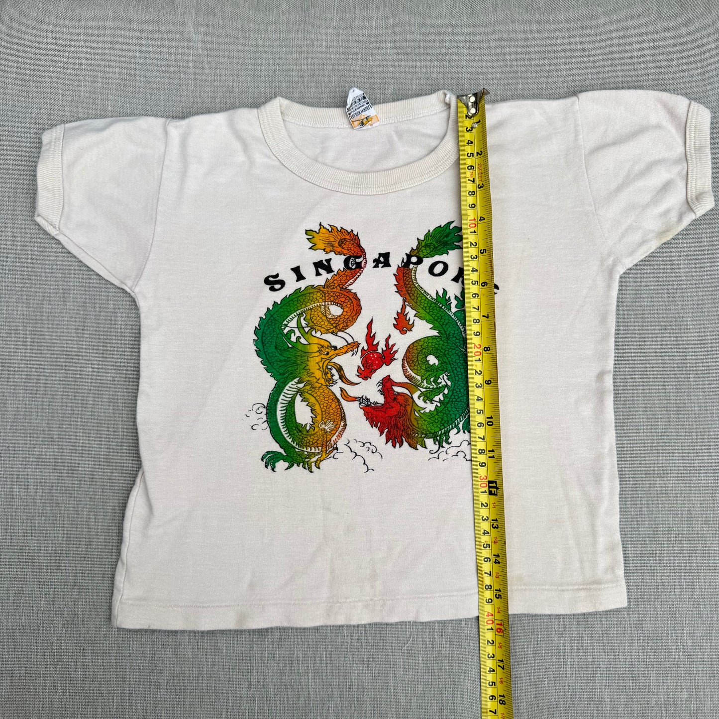 70s Kids Vintage Singapore Dragons Print on a Beige Short Sleeve T-Shirt 5Y 6Y