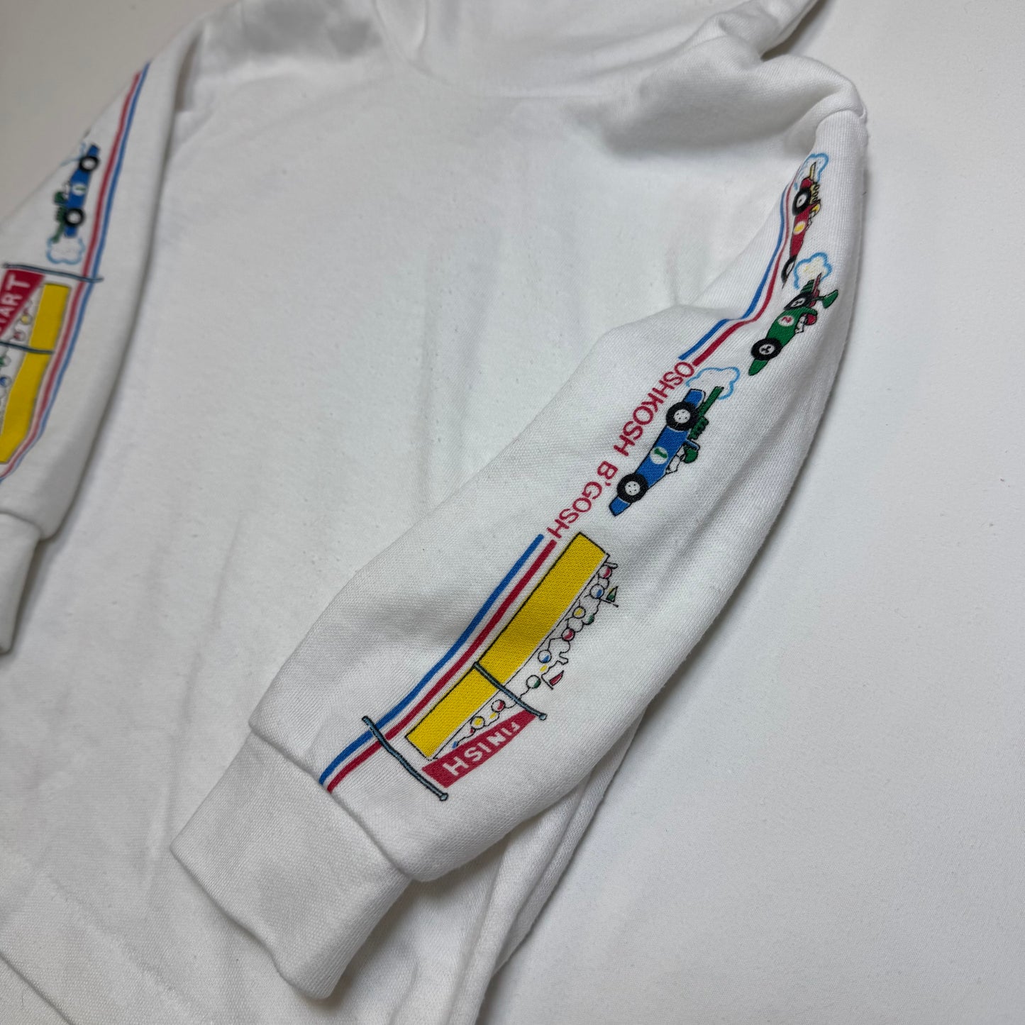 90s Kids Toddler Infant Vintage Baby B’Gosh Oshkosh White Long Sleeve Holiday Race car Print On Sleeves //18m / Made in USA