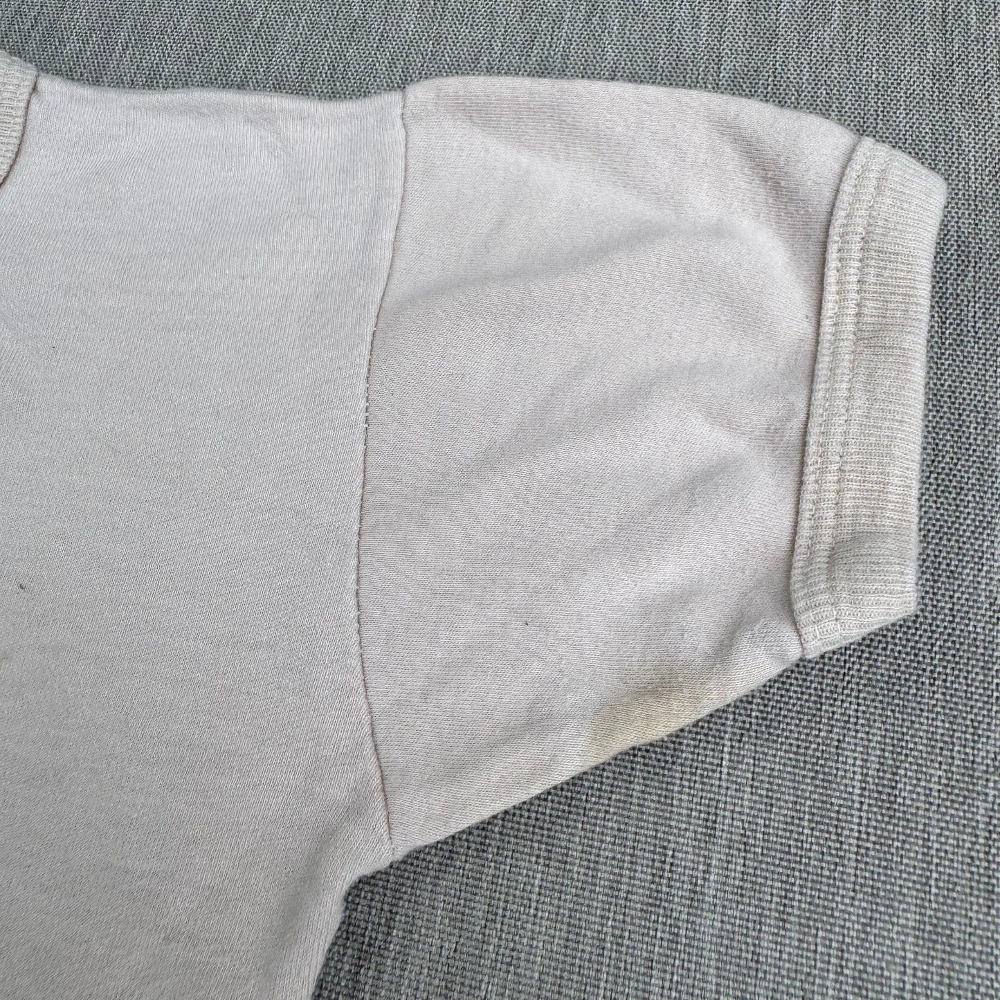 70s Kids Vintage Singapore Dragons Print on a Beige Short Sleeve T-Shirt 5Y 6Y