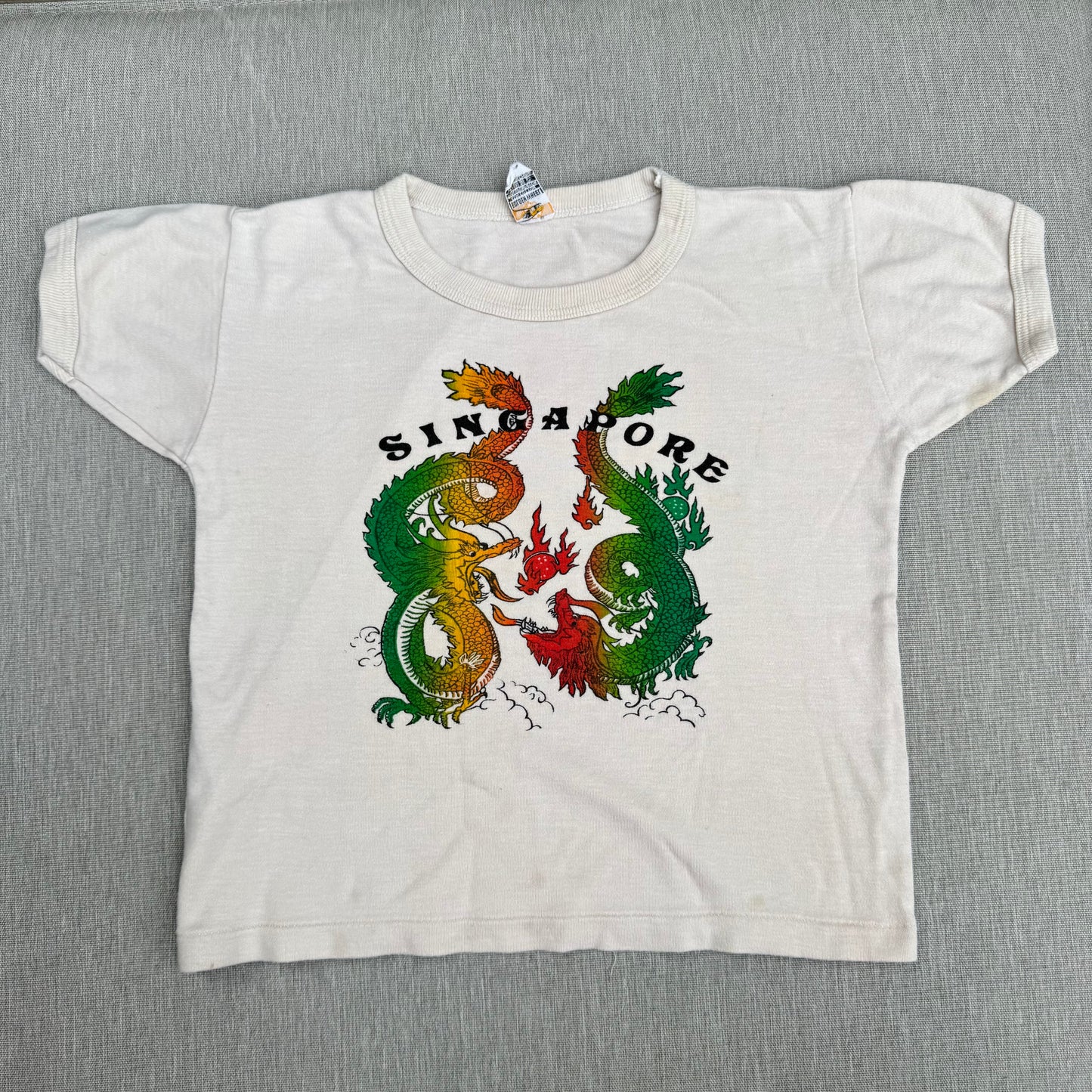 70s Kids Vintage Singapore Dragons Print on a Beige Short Sleeve T-Shirt 5Y 6Y