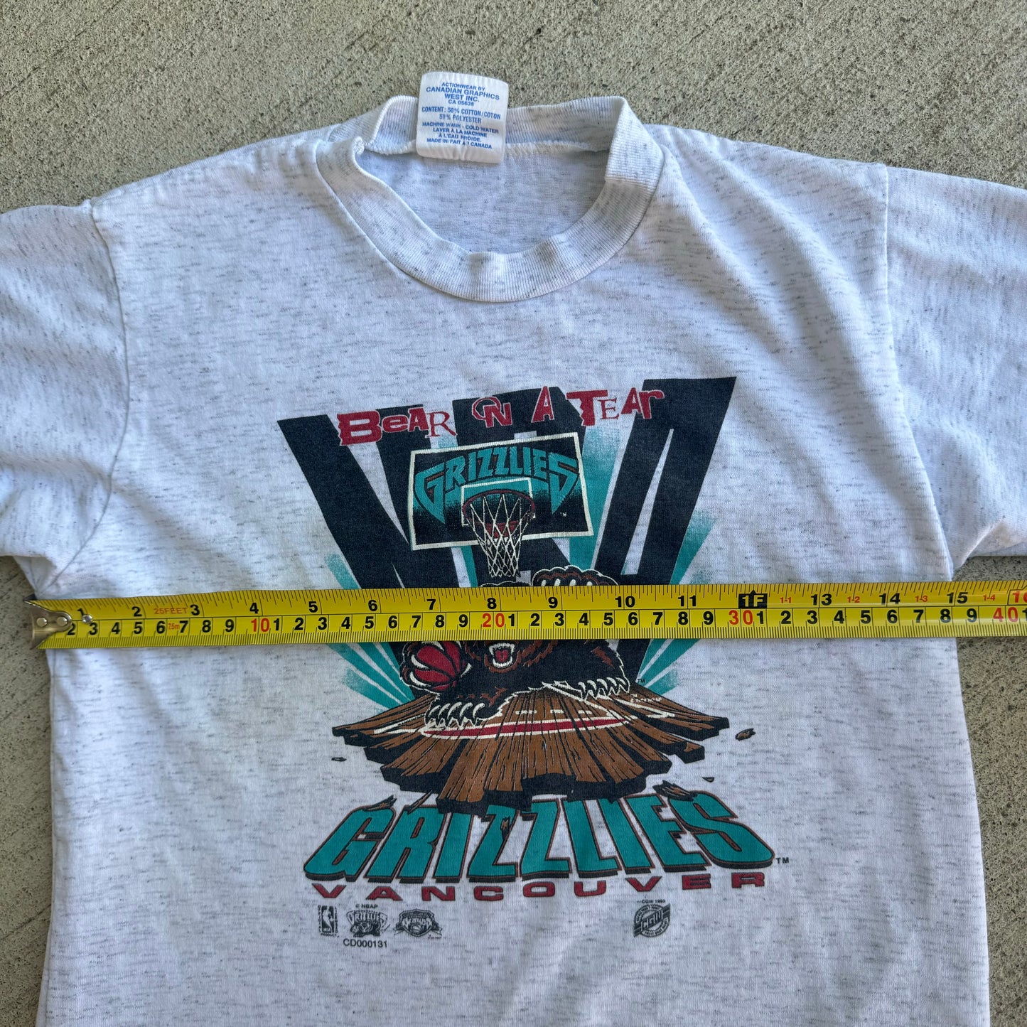 90s Vintage Kids Vancouver Grizzlies NBA Gray Tshirt 6Y 8Y